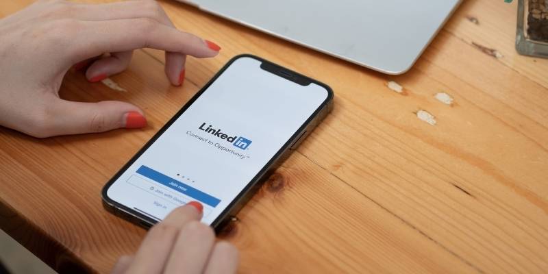 ¿Cuál es la diferencia entre seguidores y contactos en LinkedIn?